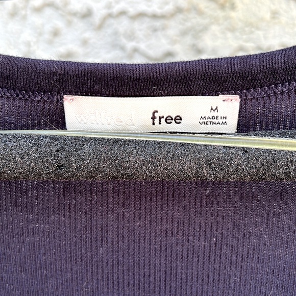 Aritzia Wilfred-free Soft T-shirt, size m, dark blue - Picture 3 of 3
